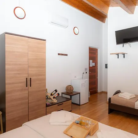 - Il Vicoletto Guest house *